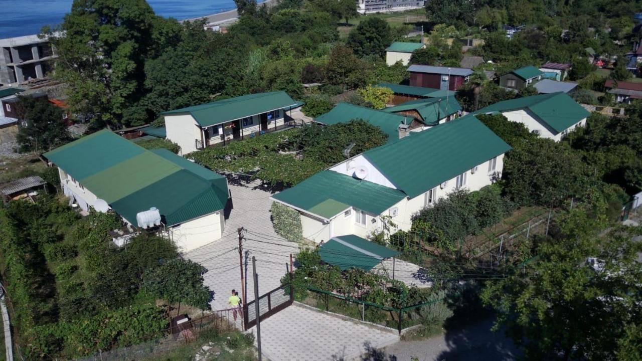 Kiwi Hotel Pizunda Exterior photo