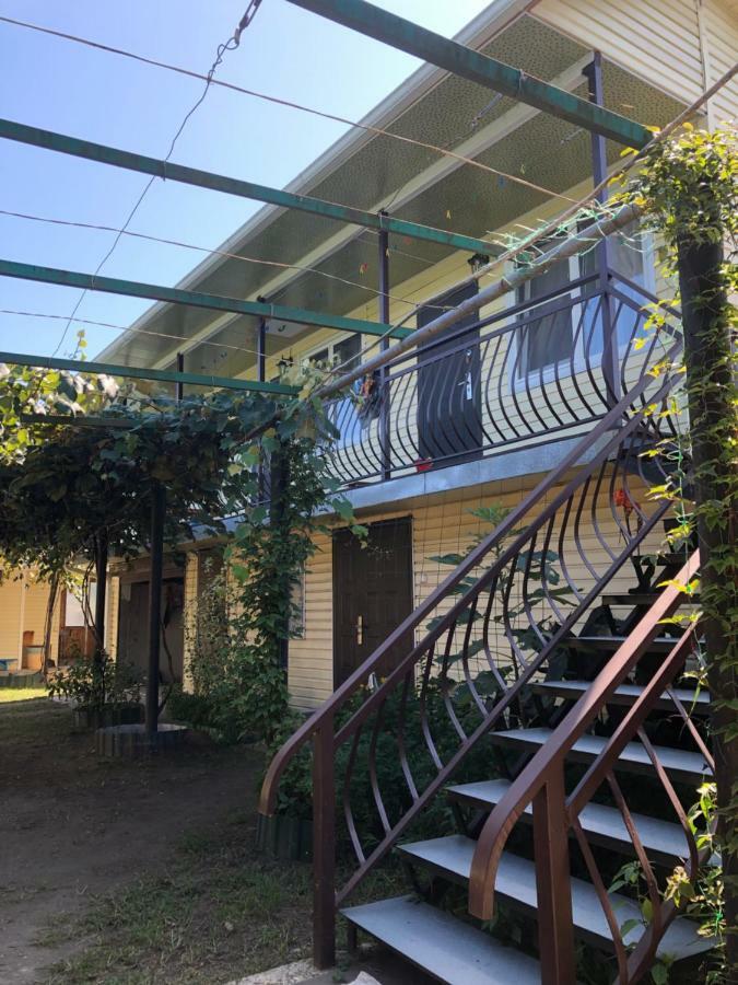 Kiwi Hotel Pizunda Exterior photo
